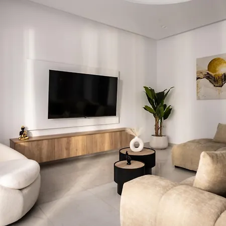 Nuera Luxury - 4br With Pool By Mana Gers *