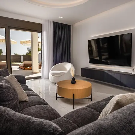 Nuera Luxury - 4br With Pool By Mana Gers *