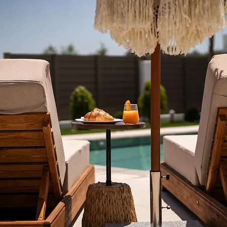 Nuera Luxury - 4br With Pool By Mana Gers Plános